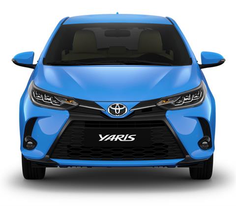 Đầu xe tại đại lý Toyota Vinh